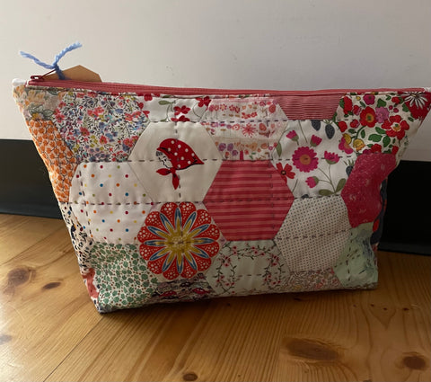 Patch it up project bag - hexagon floral zipped
