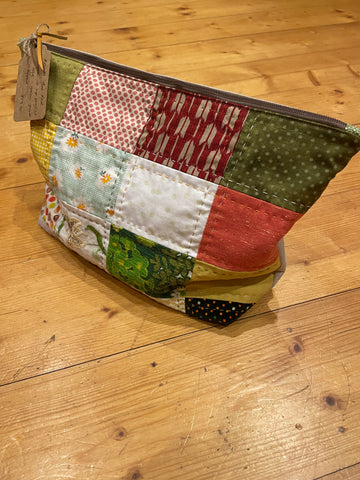 Patch it up project bag - green quilt zipped