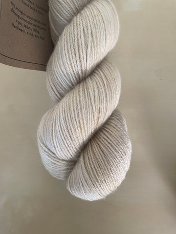 4ply / Fingering weight - Bone